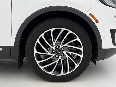Used 2020 Lincoln Nautilus Reserve AWD/4WD image 30