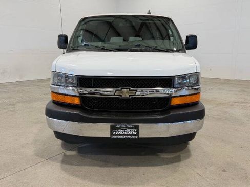 Used 2017 Chevrolet Express 3500 LT w/ LT Preferred Equipment Group RWD image 3