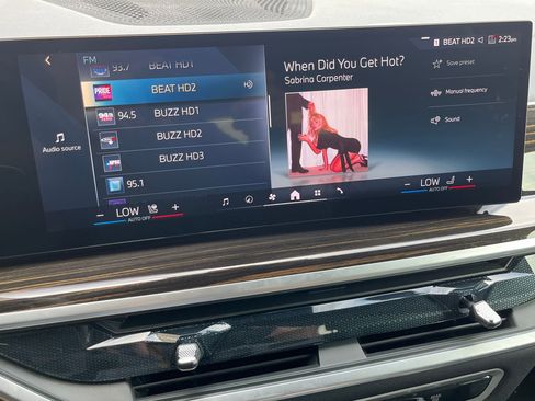 Used 2025 BMW X5 xDrive50e image 27