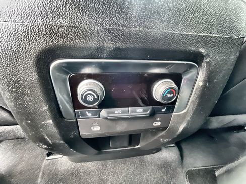 Used 2023 Chevrolet Suburban Premier AWD/4WD image 21