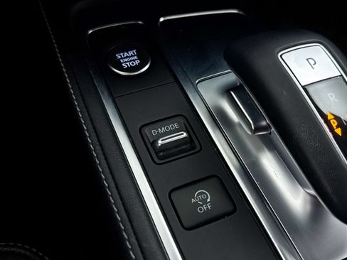 Used 2023 INFINITI QX60 Luxe w/ Performance Audio Package FWD image 9