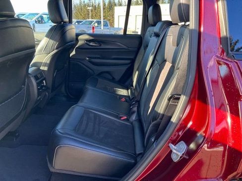 Used 2024 Jeep Grand Cherokee Altitude image 17