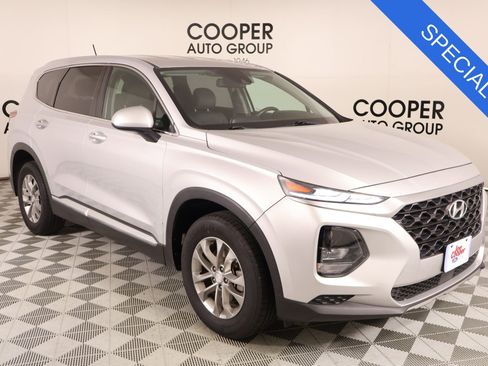 Used 2019 Hyundai Santa Fe SE image 1