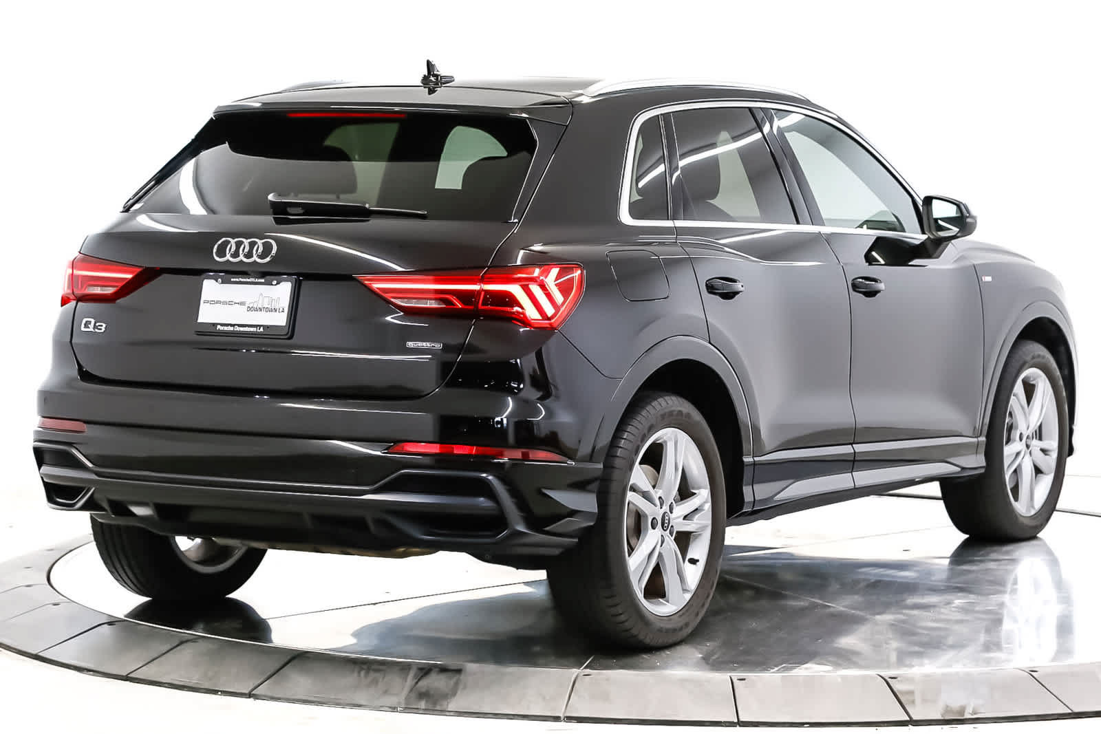 Used 2022 Audi Q3 2.0T Premium Plus w/ Premium Plus Package AWD/4WD image 9