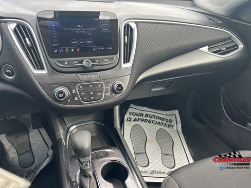 Used 2025 Chevrolet Malibu LT image 13