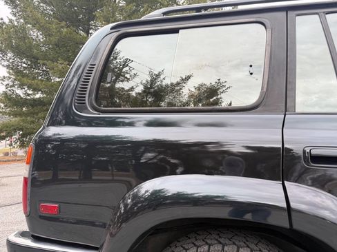 Used 1993 Toyota Land Cruiser Base AWD 4dr SUV image 25