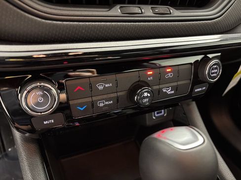 New 2026 Jeep Compass Latitude AWD/4WD image 33