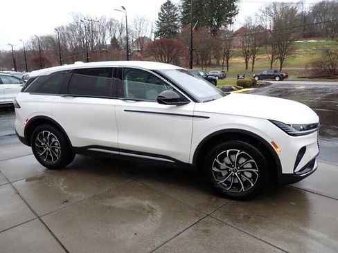 New 2026 Lincoln Nautilus Premier image 29