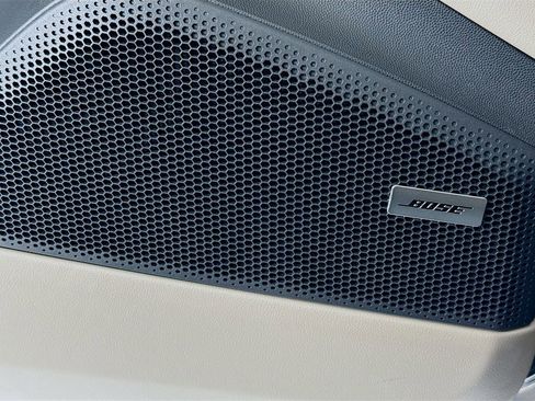 Certified 2025 Porsche Macan Electric image 12