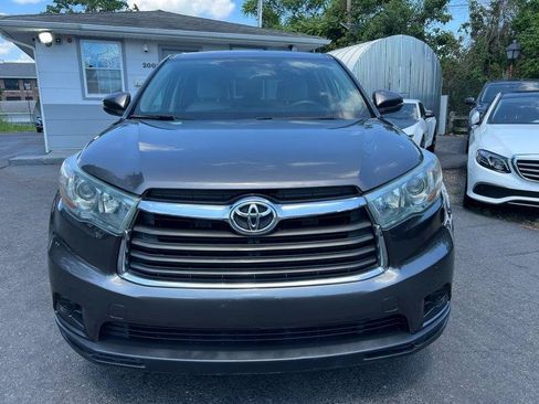 Used 2015 Toyota Highlander LE FWD image 2
