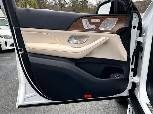 Used 2024 Mercedes-Benz GLS 450 4MATIC image 22