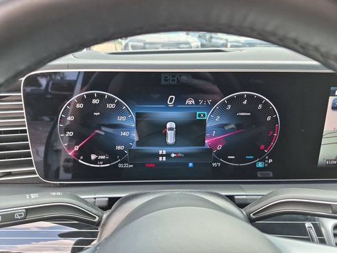 Used 2024 Mercedes-Benz GLS 580 4MATIC image 24