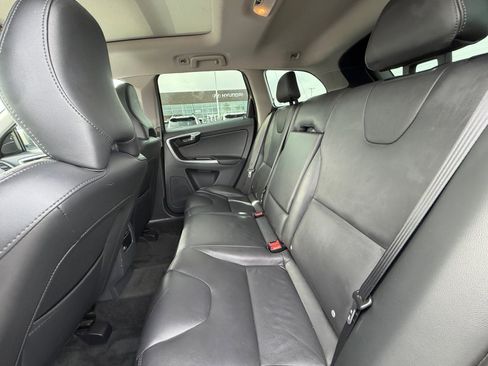 Used 2016 Volvo XC60 T5 Premier w/ Proximity Package image 16