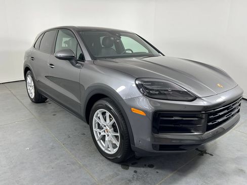 Certified 2026 Porsche Cayenne AWD/4WD image 9