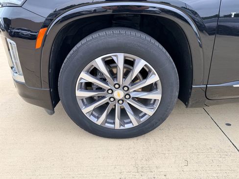 Used 2023 Chevrolet Traverse Premier AWD/4WD image 31