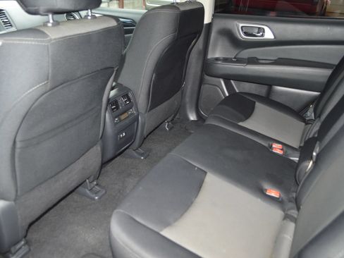 Used 2019 Nissan Pathfinder SV AWD/4WD image 19