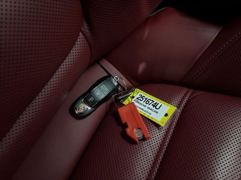 Used 2022 Porsche Macan S image 32