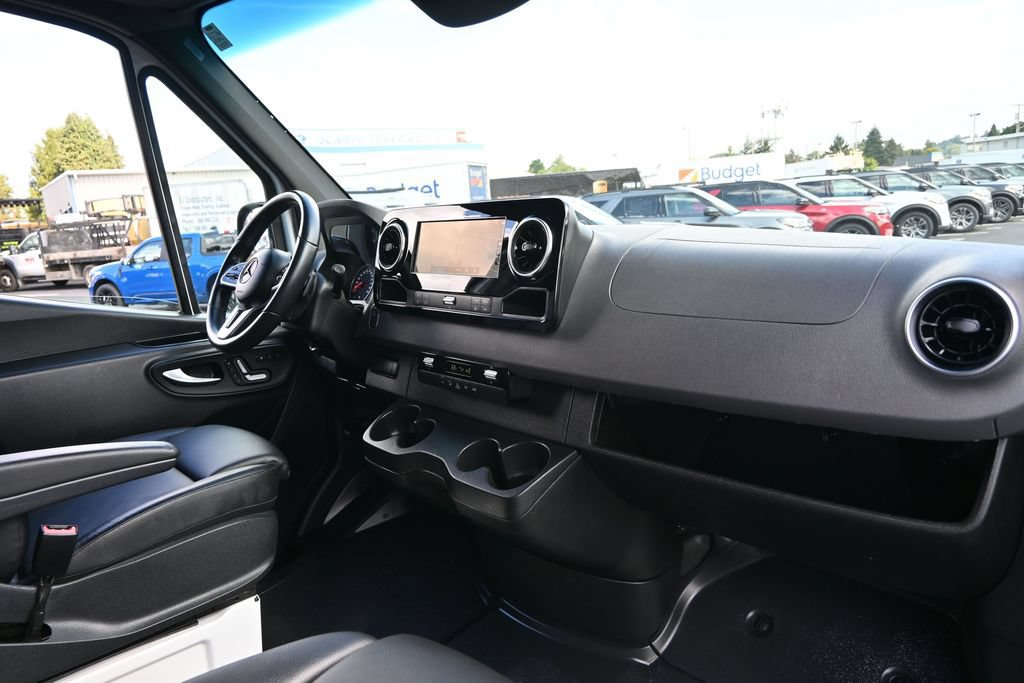 Used 2023 Mercedes-Benz Sprinter 2500 image 32