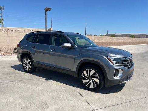 Used 2025 Volkswagen Atlas SE AWD/4WD image 5