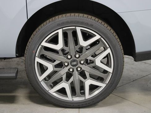 New 2026 Ford Expedition Max Platinum w/ Platinum Ultimate Package image 17