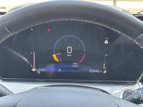 Used 2025 Chevrolet Trax LT w/ LT Convenience Package FWD image 38