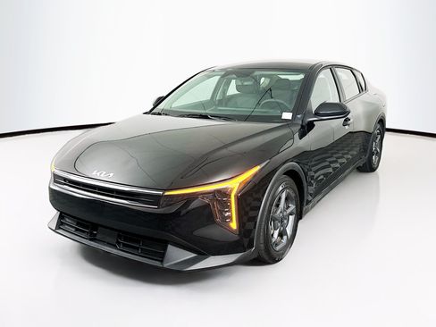Used 2025 Kia K4 FWD image 3