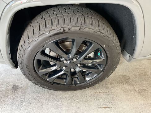 Used 2022 Jeep Grand Cherokee Laredo X AWD/4WD image 10