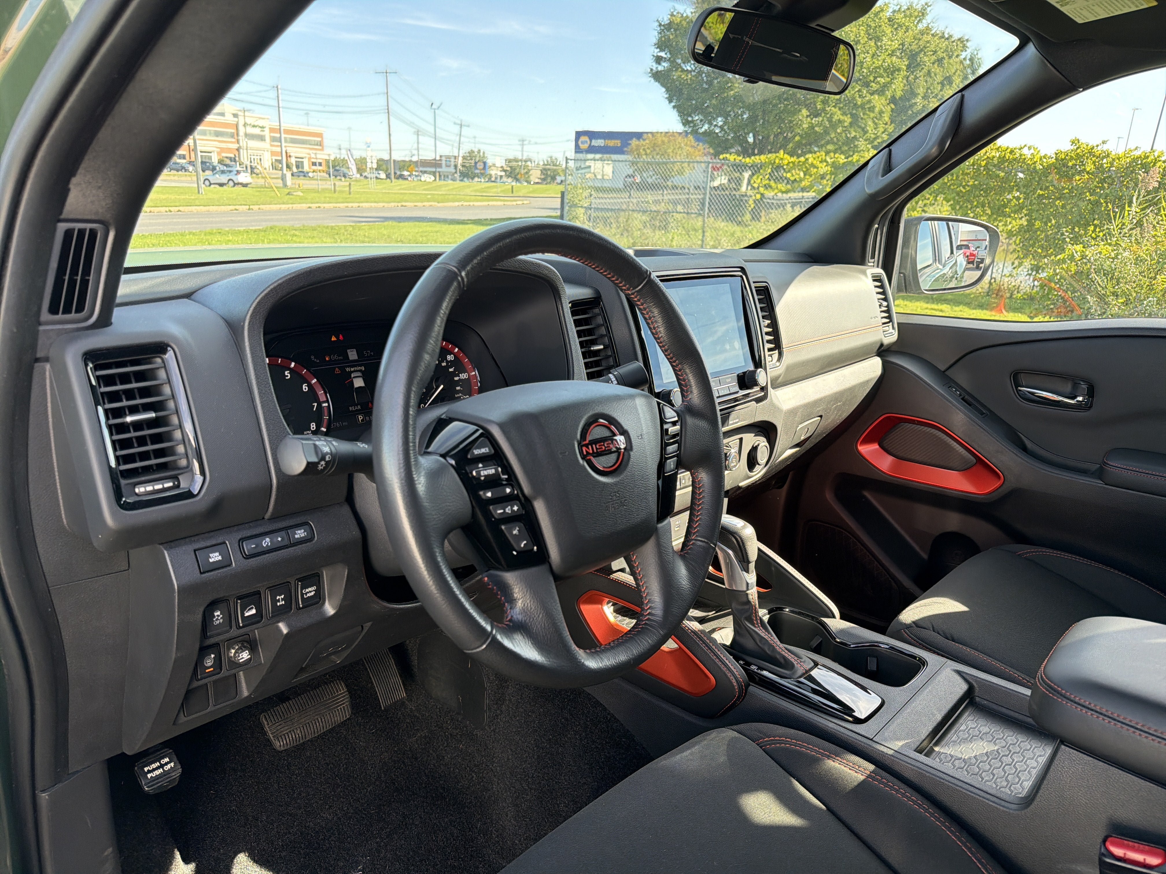 Used 2024 Nissan Frontier PRO-4X w/ Technology Package AWD/4WD image 10