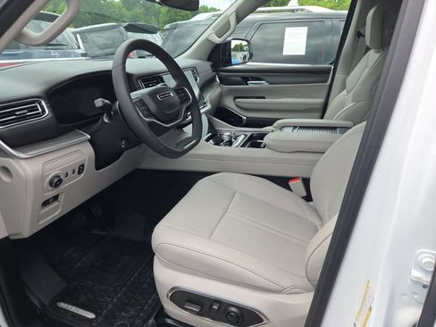 Used 2024 Jeep Wagoneer Series III w/ Premium Group I AWD/4WD image 3