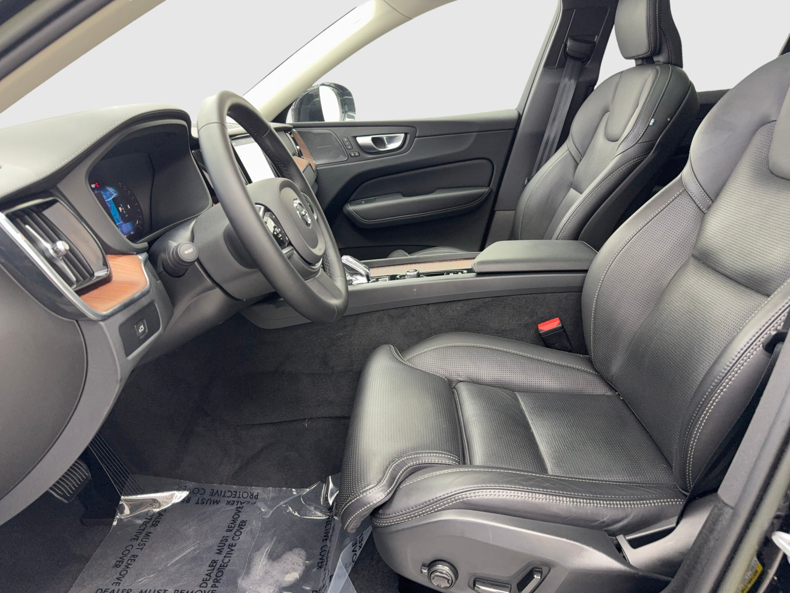 Used 2023 Volvo XC60 B6 Ultimate w/ Protection Package Premier AWD/4WD image 17