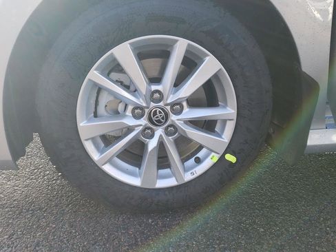 Used 2026 Toyota Camry LE w/ Convenience Package image 9