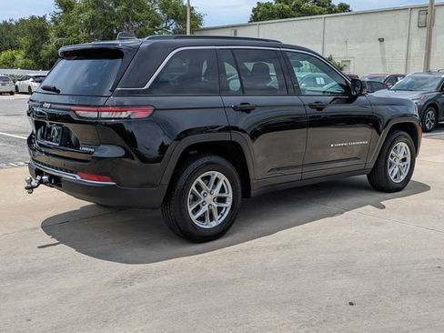 Used 2024 Jeep Grand Cherokee Laredo X w/ Luxury Tech Group I AWD/4WD image 6