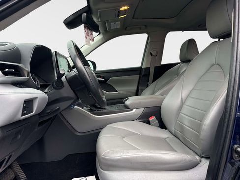 Used 2022 Toyota Highlander XLE image 20