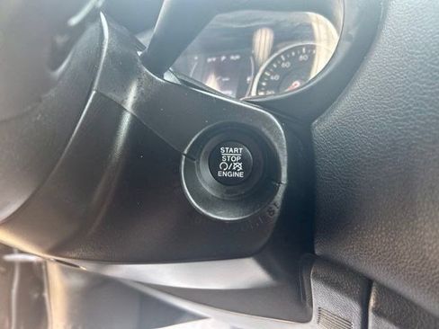Used 2020 Jeep Renegade Latitude FWD image 17