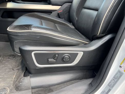 Used 2022 RAM 1500 Laramie AWD/4WD image 17