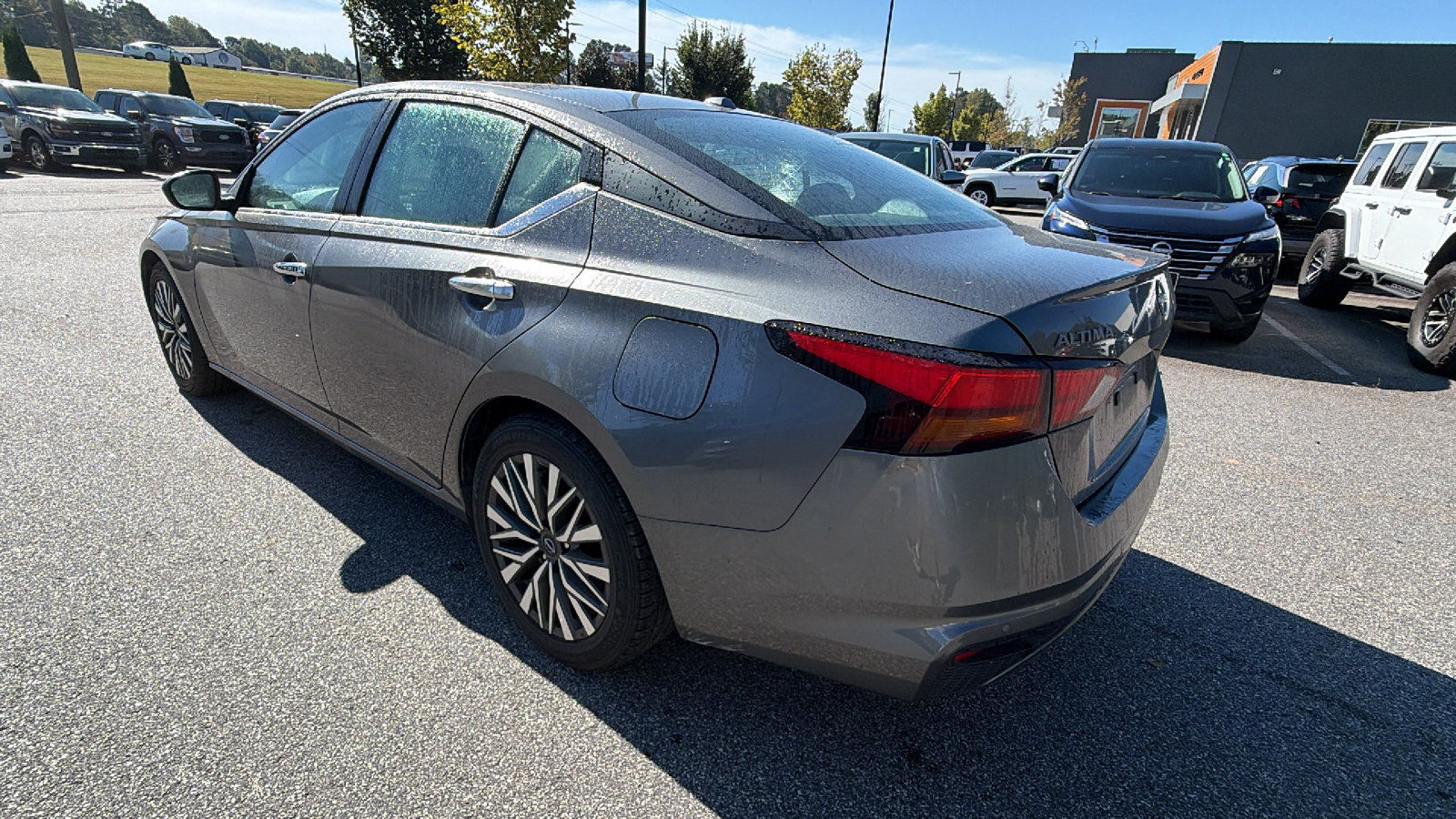Used 2025 Nissan Altima 2.5 SV FWD image 11