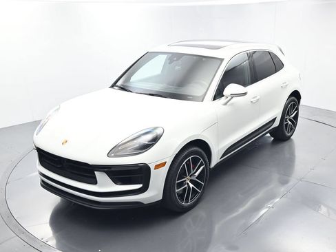 Certified 2023 Porsche Macan S AWD/4WD image 33
