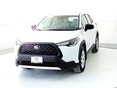 Used 2023 Toyota Corolla Cross L image 2