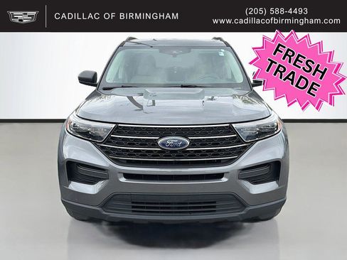 Used 2021 Ford Explorer XLT image 2