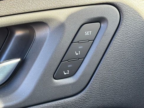 Used 2023 Nissan Ariya FWD image 20