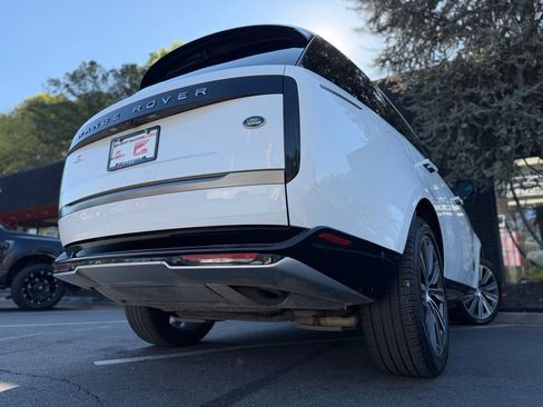 Used 2023 Land Rover Range Rover SE image 13