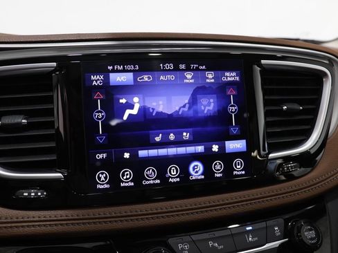 Used 2017 Chrysler Pacifica Limited w/ UConnect Theater Package FWD image 28