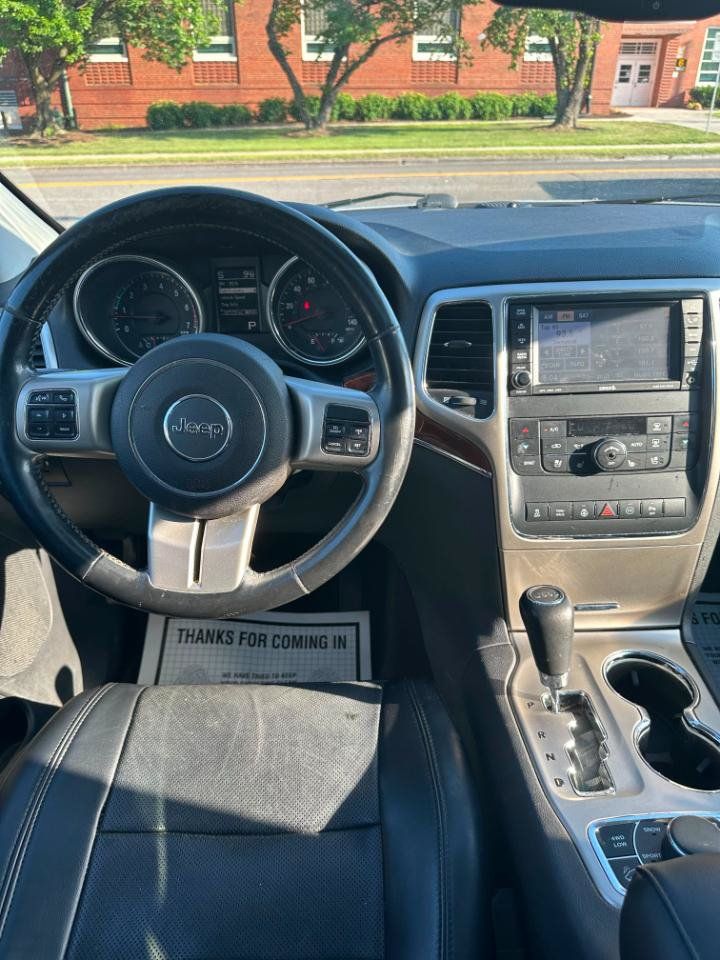 Used 2011 Jeep Grand Cherokee Limited w/ Luxury Group II AWD/4WD image 26