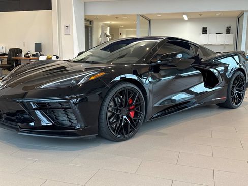 Used 2022 Chevrolet Corvette Stingray Coupe w/ Z51 Performance Package RWD image 2