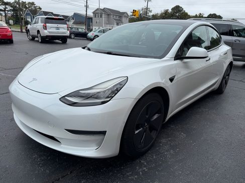 Used 2021 Tesla Model 3 Standard Range Plus image 5