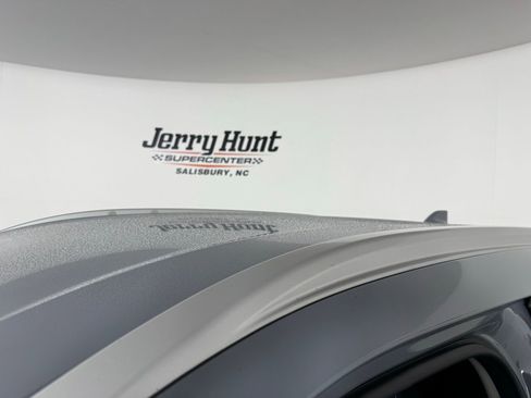 Used 2021 Nissan Kicks SV image 4