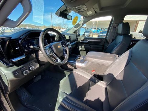 Used 2024 Chevrolet Silverado 2500 LTZ w/ LTZ Convenience Package image 12