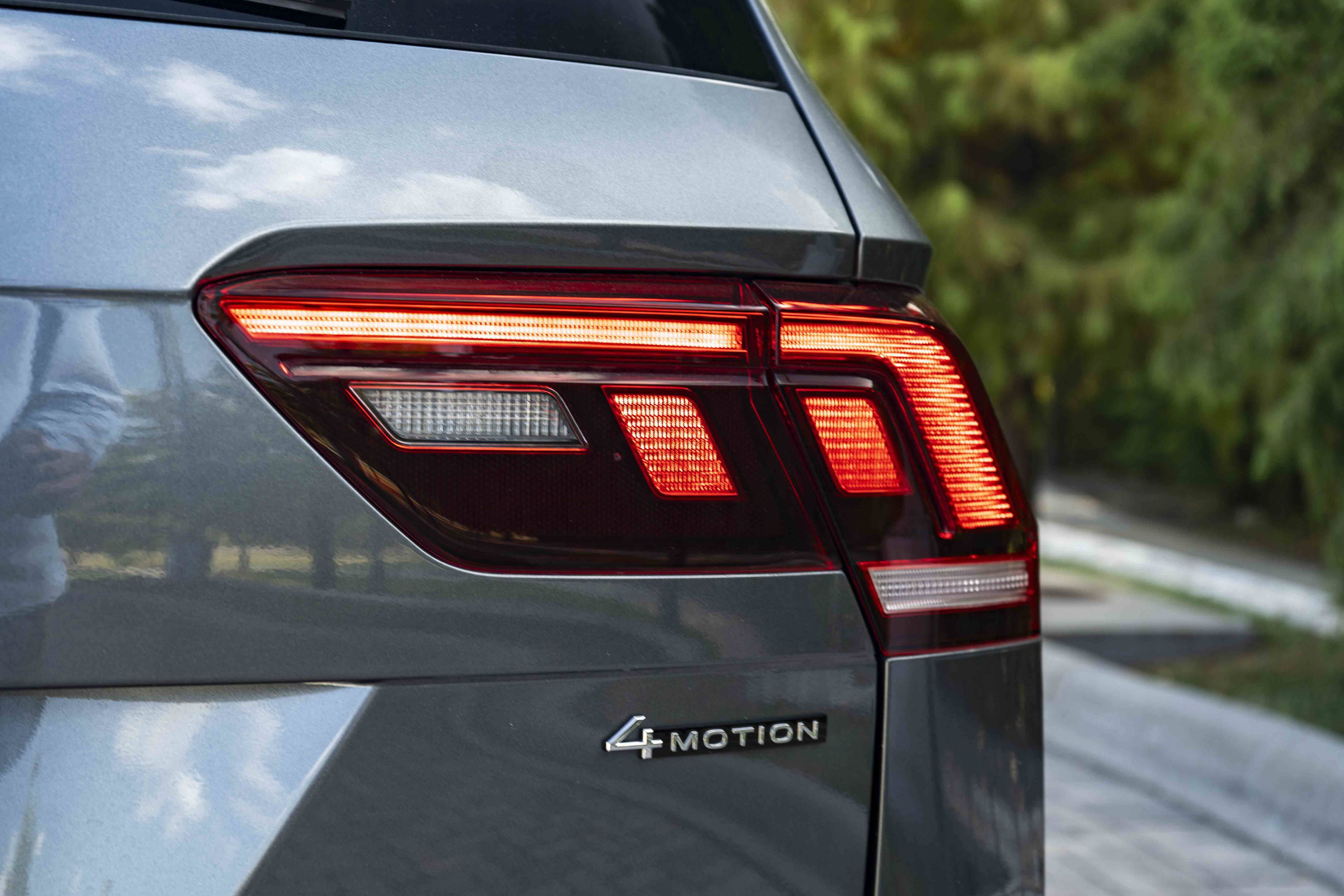 Certified 2024 Volkswagen Tiguan SE R-Line AWD/4WD image 12