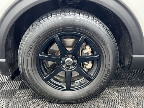 Used 2020 Ford Explorer XLT image 10