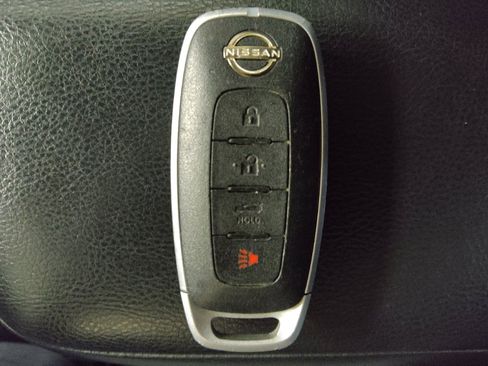 Used 2023 Nissan Versa SV FWD image 32